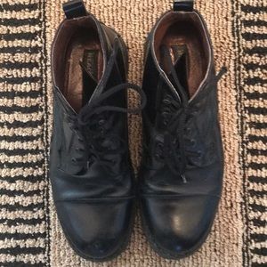 Kenneth Cole Reaction boots -Vibram sole.